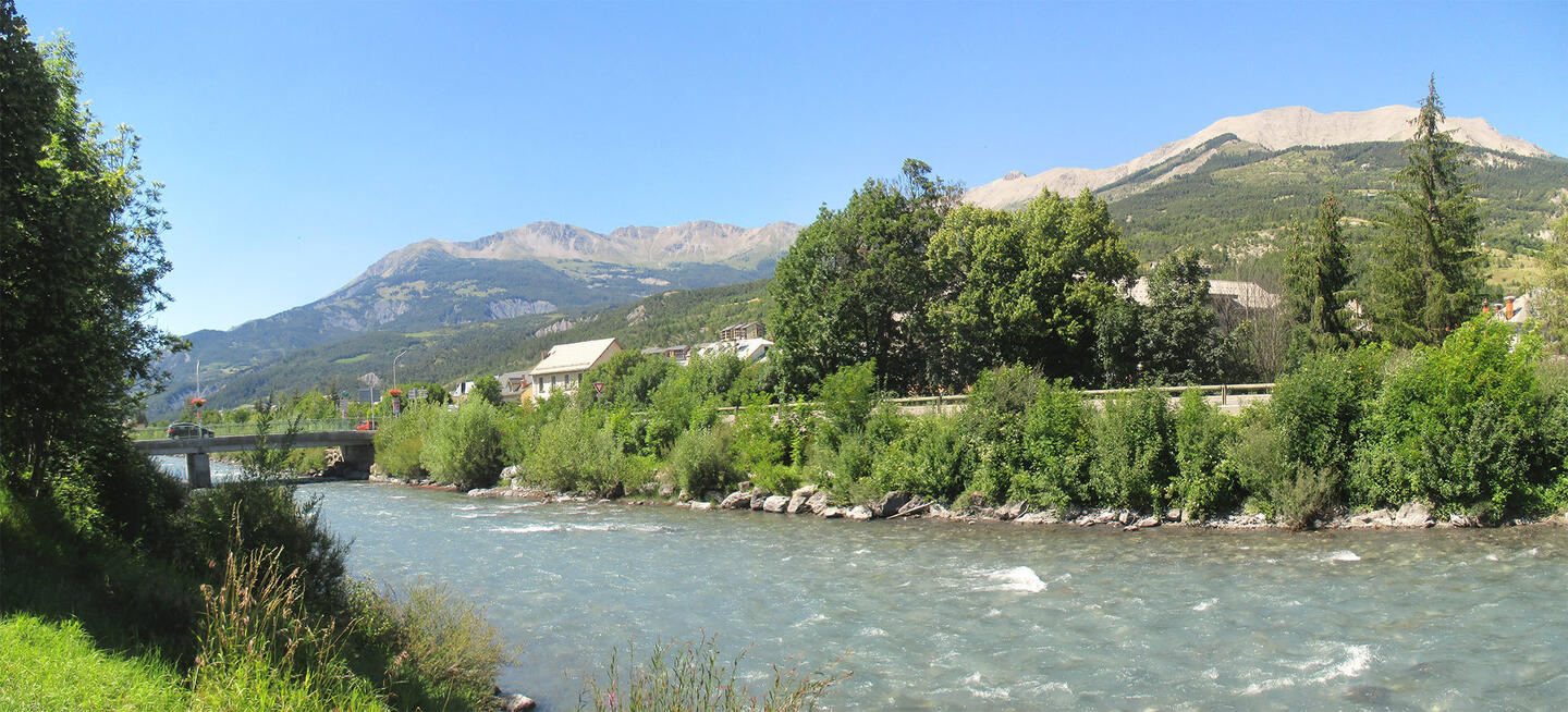 L'Ubaye dans la traversée de Barcelonnette L'Ubaye dans la traversée de Barcelonnette